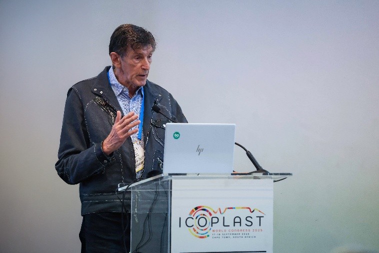 Dr. Des referiert zum Thema Needling bei der Icoplast 2025